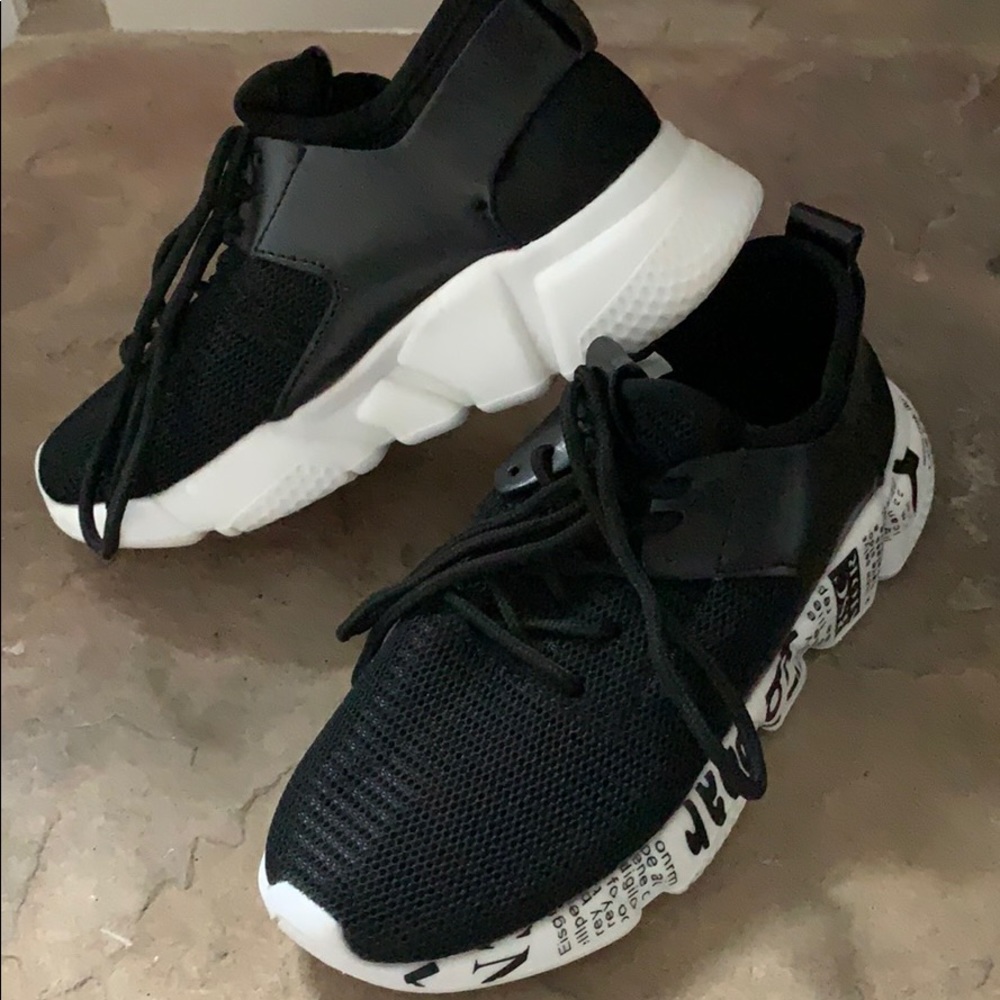 Awesome shoes (NEVER WARN)